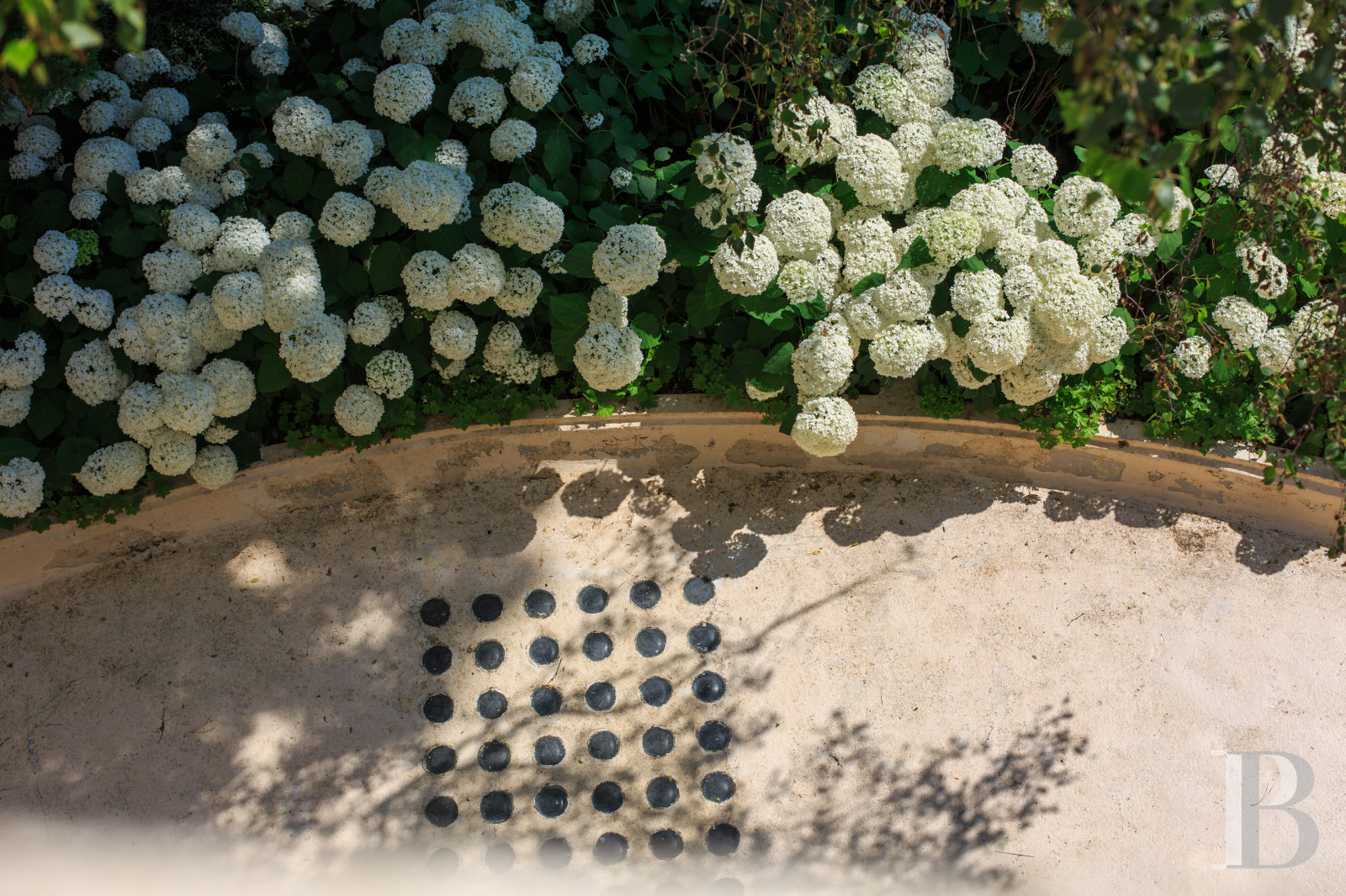 En Saône-et-Loire, à Mâcon, une villa et son jardin entièrement de style Art déco - photo  n°60